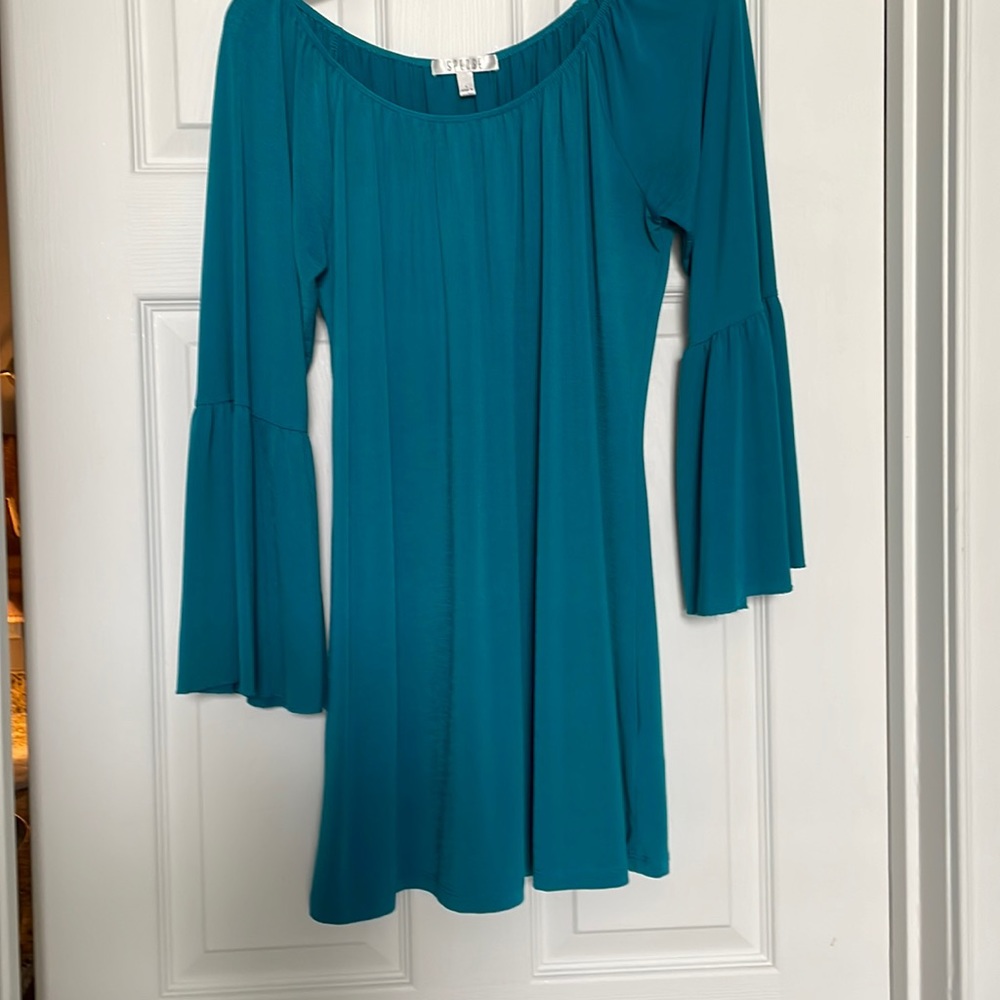 Bell sleeve tunic EUC